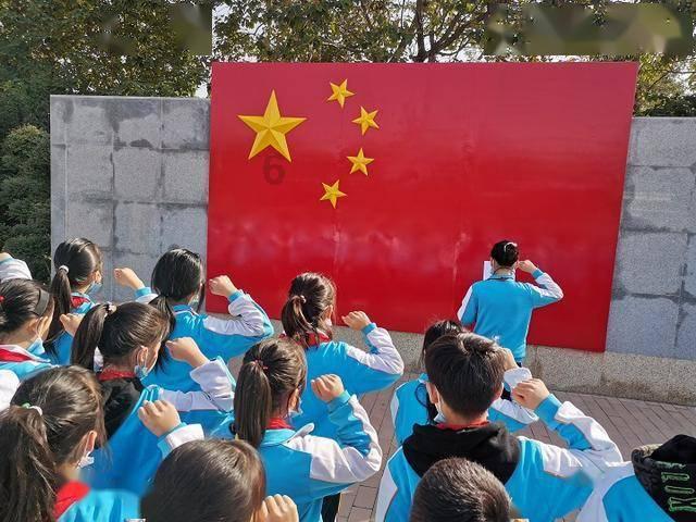 迷失在街头的男孩
