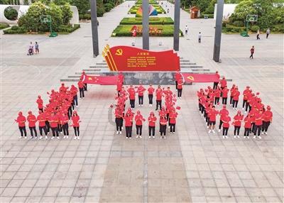 下班后回工作消息获赔3万！首套房贷利率进入“3时代”丨今日财讯