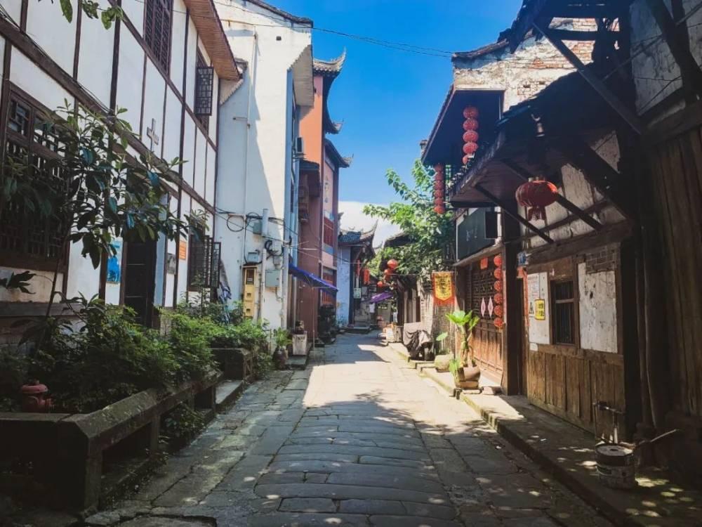 疫情期间，你更愿意线上购物还是线下？游戏画面